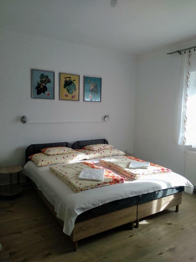 Fuege Vendeghaz Hotel Miskolc Bagian luar foto