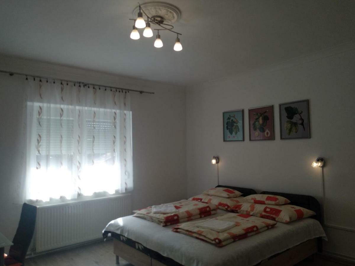 Fuege Vendeghaz Hotel Miskolc Bagian luar foto