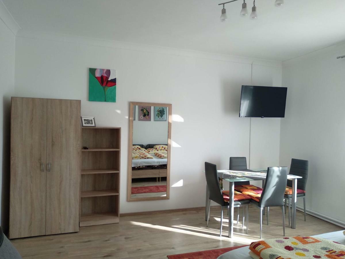 Fuege Vendeghaz Hotel Miskolc Bagian luar foto