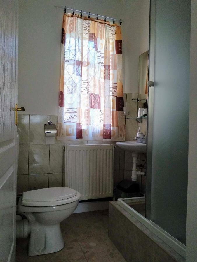 Fuege Vendeghaz Hotel Miskolc Bagian luar foto