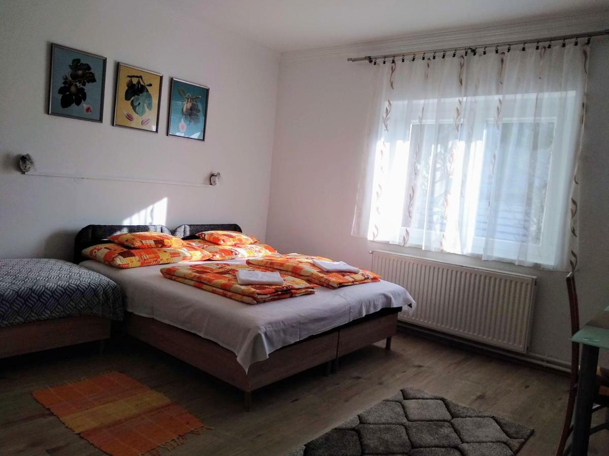 Fuege Vendeghaz Hotel Miskolc Bagian luar foto