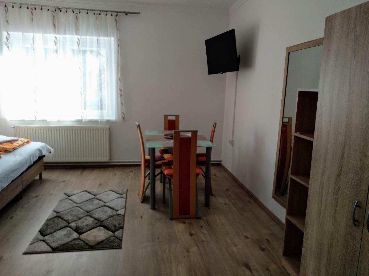 Fuege Vendeghaz Hotel Miskolc Bagian luar foto